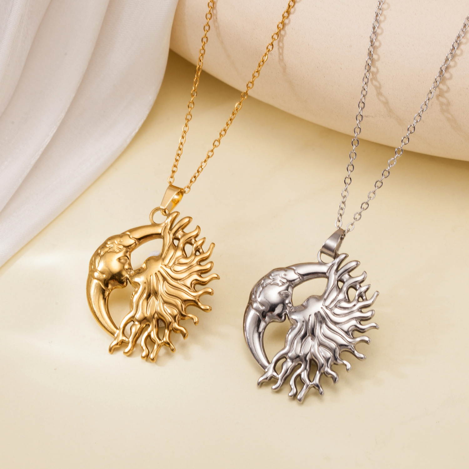Sun and Moon Neckalce for Coup - Vintage Fashion Look ulasan dan harga